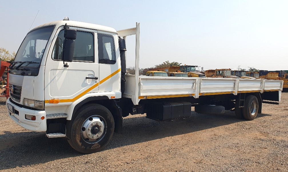 NISSAN UD100 (2014) DROPSIDE TRUCK FOR SALE IN PRETORIA GAUTENG