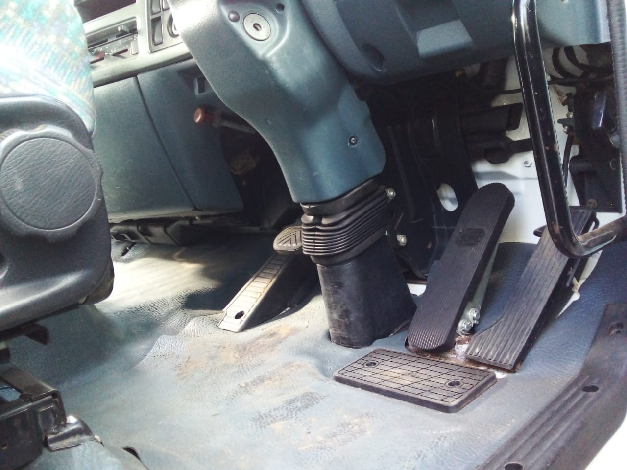 NISSAN UD80 (2012) DROPSIDE TRUCK FOR SALE IN PRETORIA GAUTENG