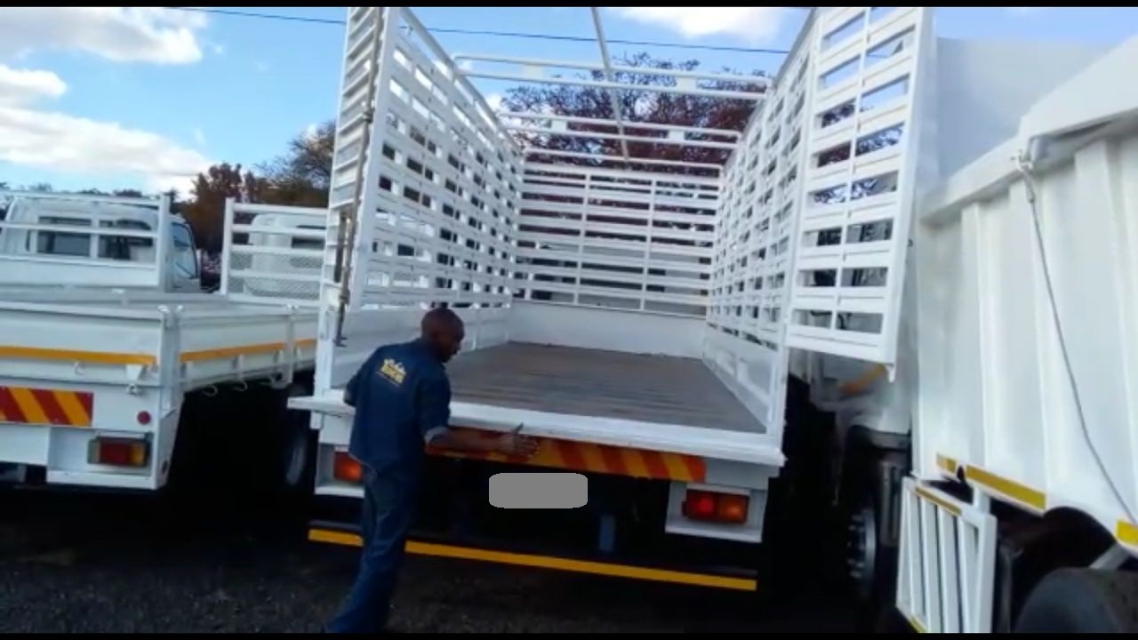 NISSAN UD80 (2012) DROPSIDE TRUCK FOR SALE IN PRETORIA GAUTENG