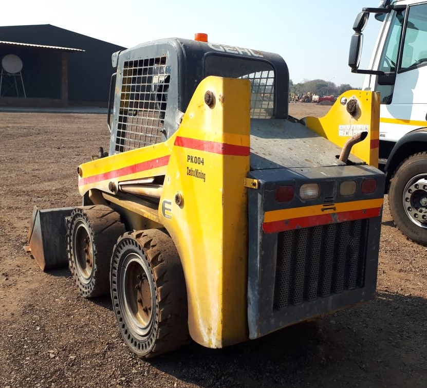 GEHL SL 4240 (2011) SKID STEER LOADER FOR SALE IN PRETORIA GAUTENG