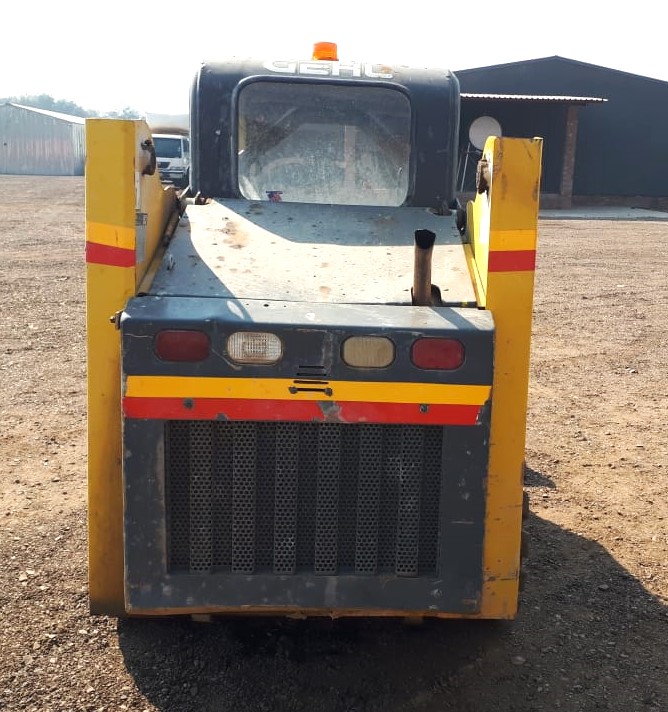 GEHL SL 4240 (2011) SKID STEER LOADER FOR SALE IN PRETORIA GAUTENG