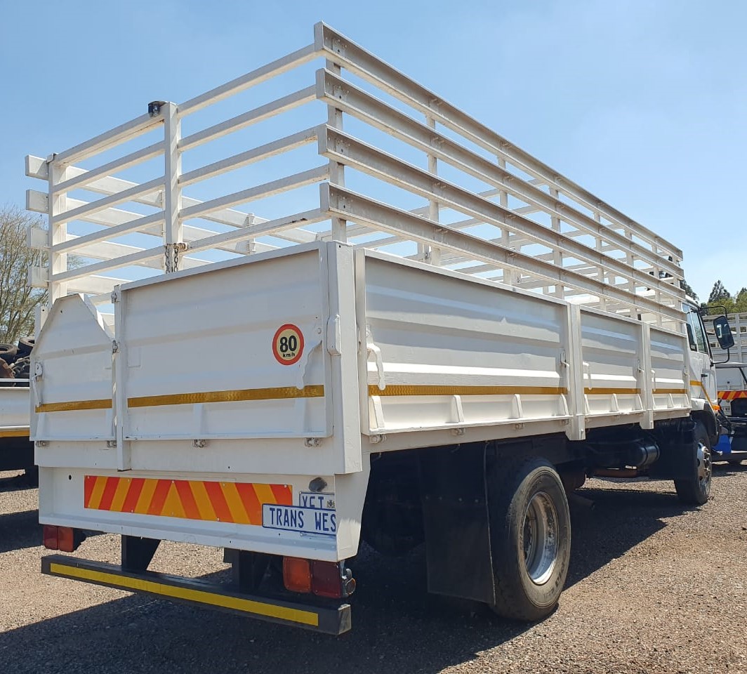 NISSAN UD80(2005)TRUCK FOR SALE IN PRETORIA GAUTENG.