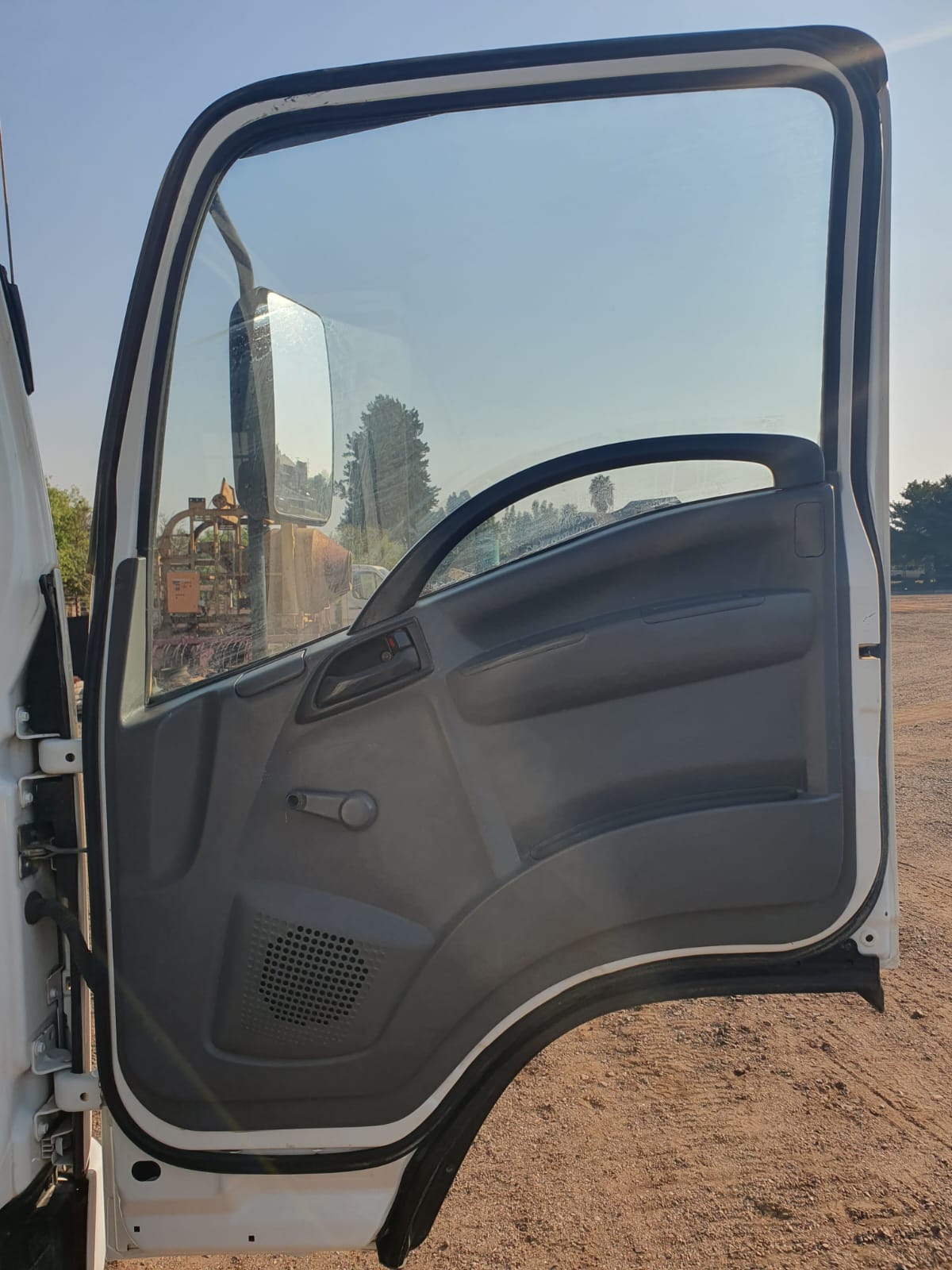 ISUZU NMR250 (2013) TRUCK FOR SALE IN PRETORIA