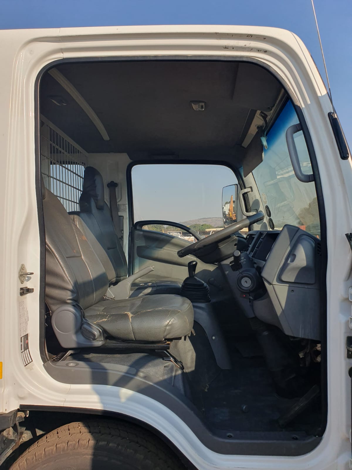 ISUZU NMR250 (2013) TRUCK FOR SALE IN PRETORIA