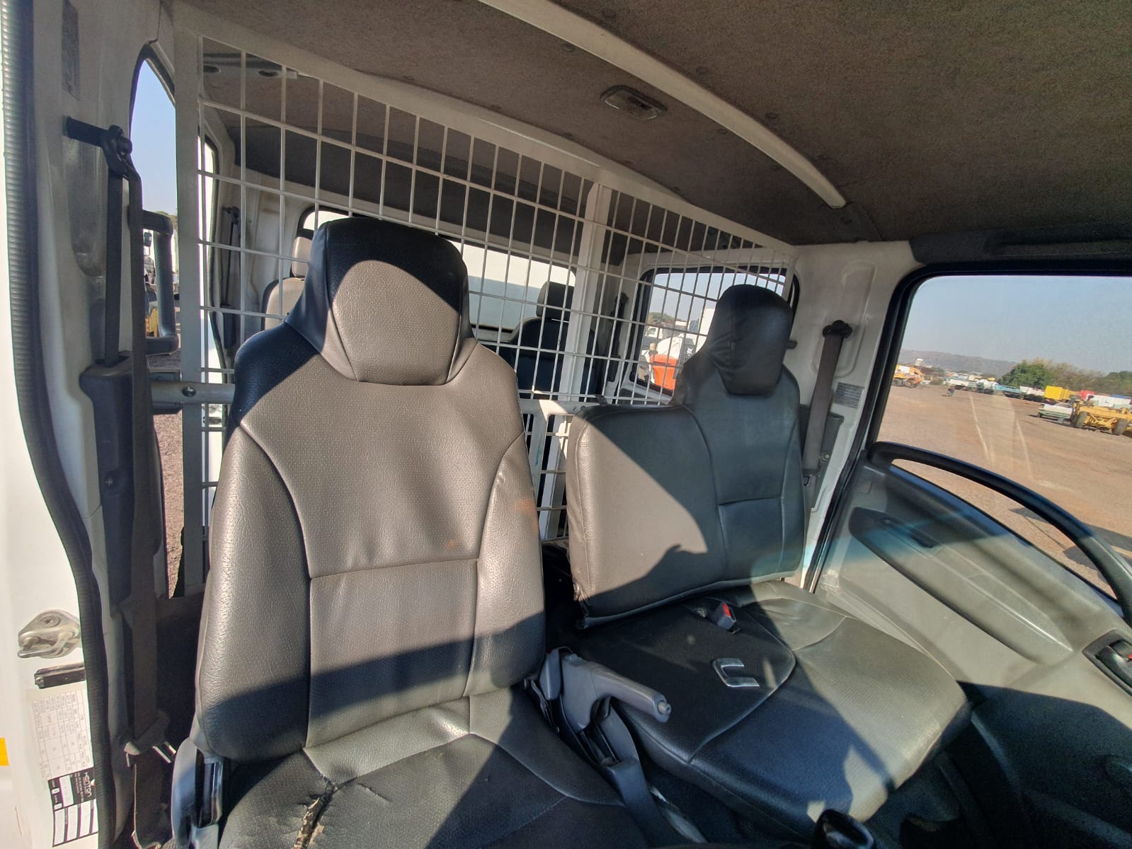 ISUZU NMR250 (2013) TRUCK FOR SALE IN PRETORIA