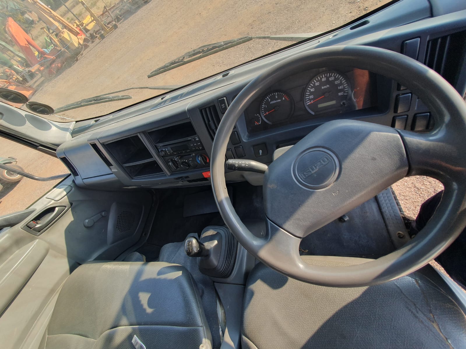 ISUZU NMR250 (2013) TRUCK FOR SALE IN PRETORIA