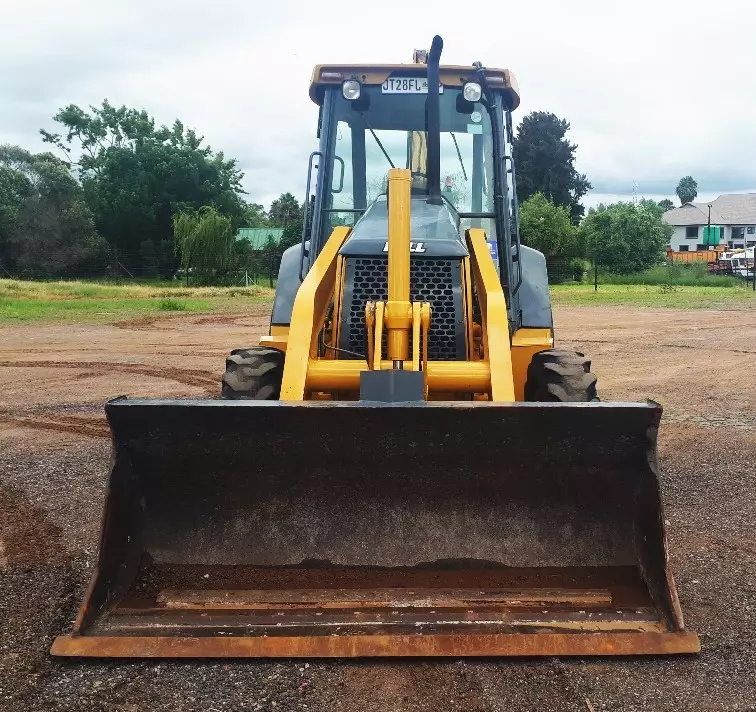 BELL 310SG (2003) TLB FOR SALE IN PRETORIA GAUTENG