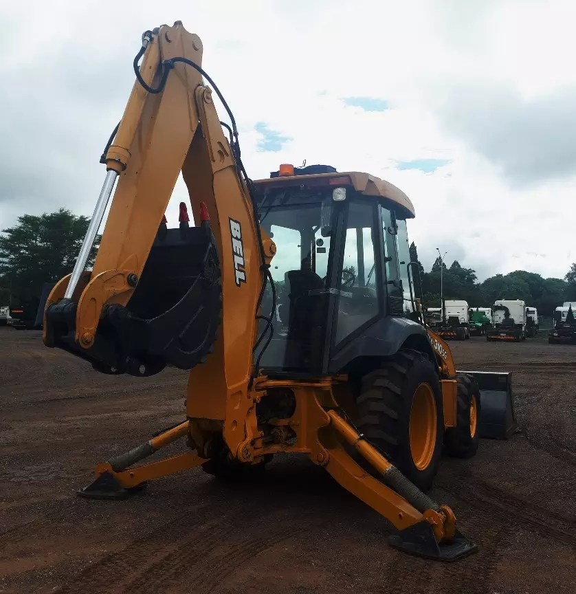 BELL 310SG (2003) TLB FOR SALE IN PRETORIA GAUTENG