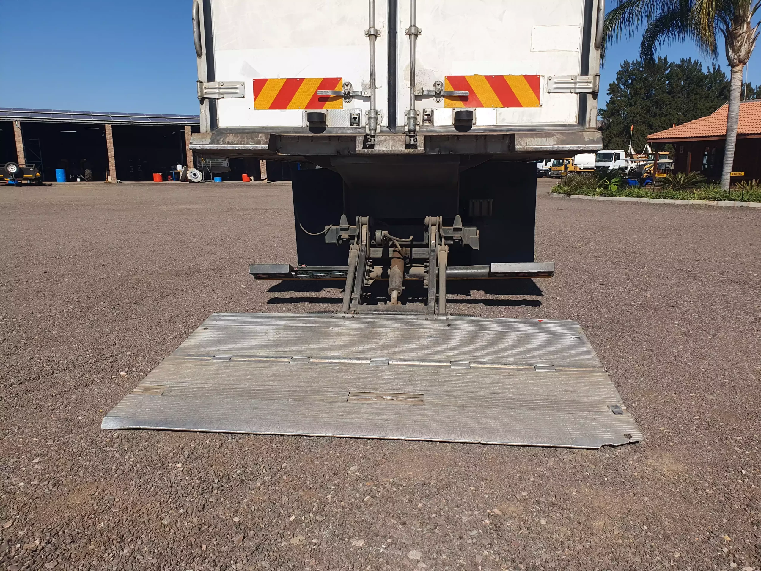 HINO 500 (2011) TRUCK FOR SALE IN PRETORIA GAUTENG.
