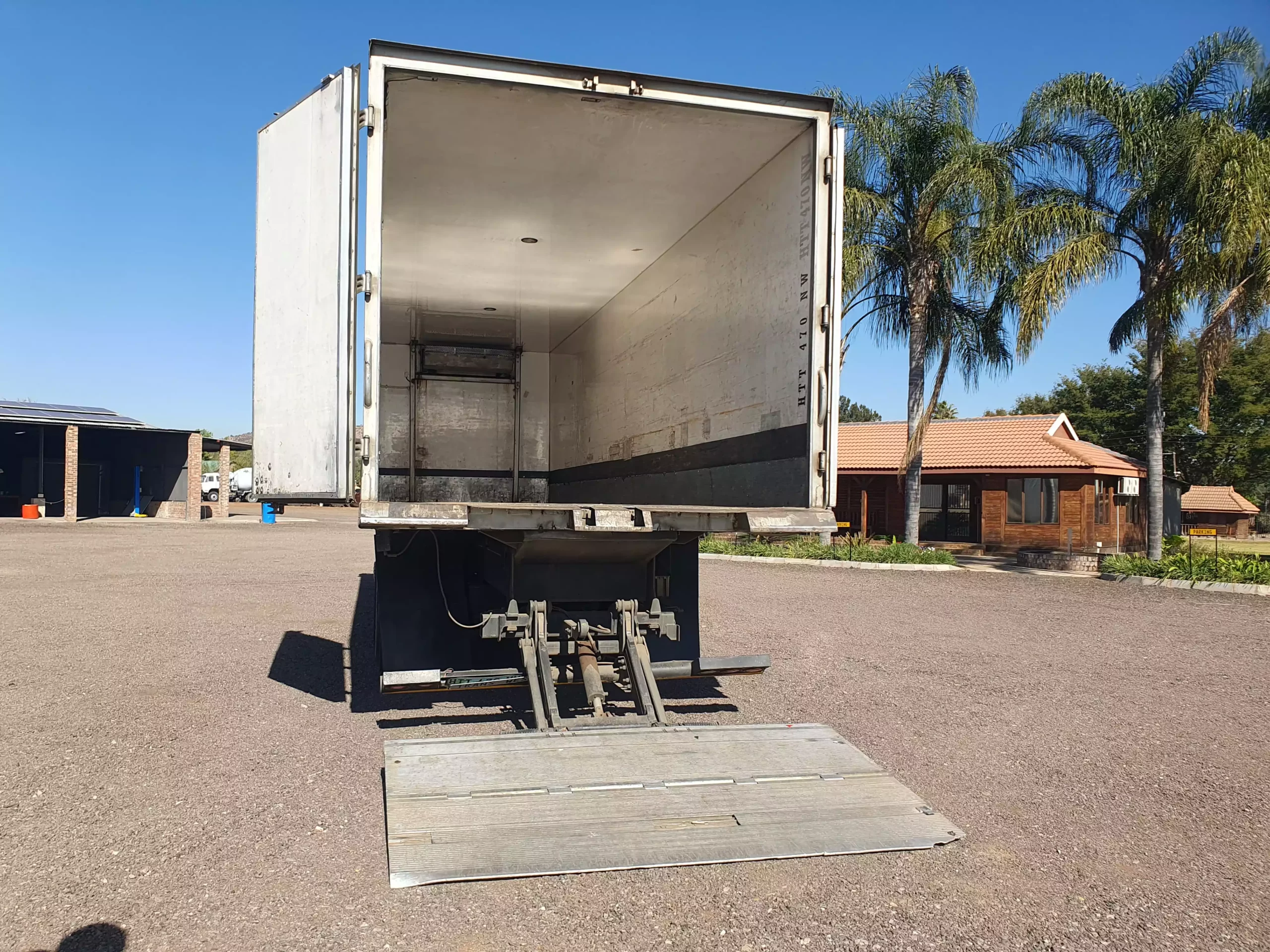 HINO 500 (2011) TRUCK FOR SALE IN PRETORIA GAUTENG.