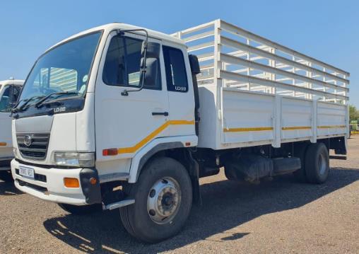 2005 Nissan UD 80