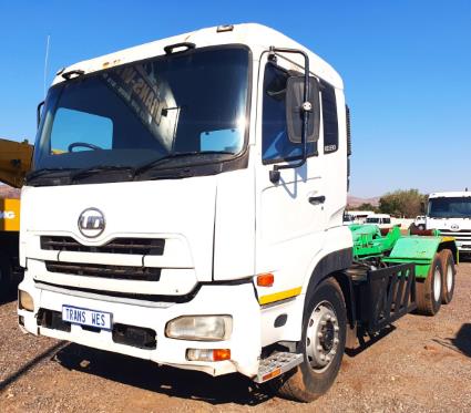 2010 Nissan UD 330